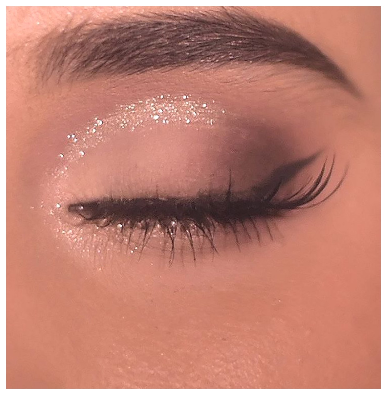 آرایش چشم ساده و جذاب: راهنمایی برای زیبایی بیشتر