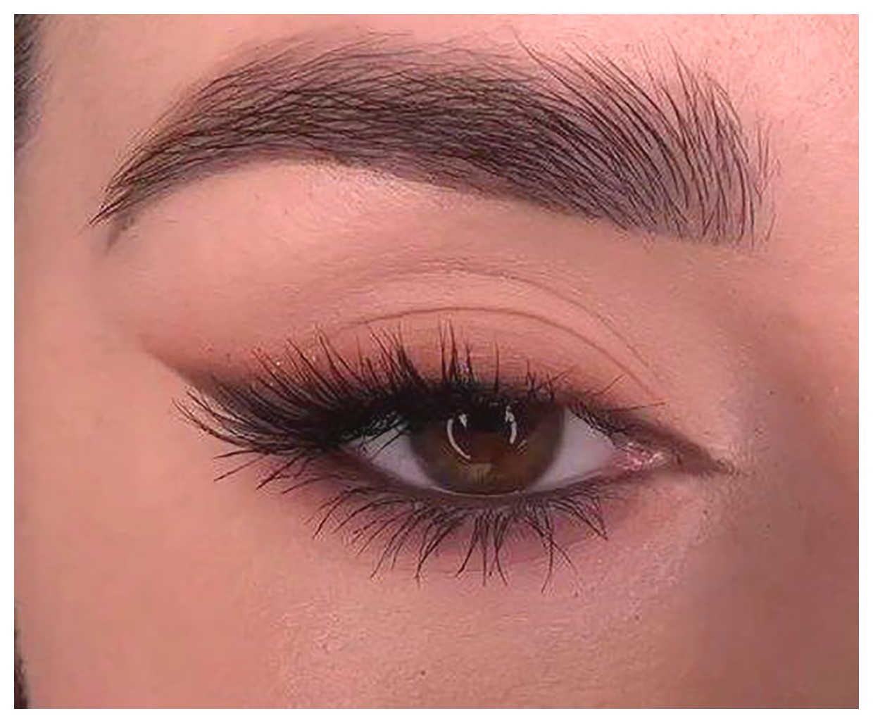 آرایش چشم ساده و جذاب: راهنمایی برای زیبایی بیشتر