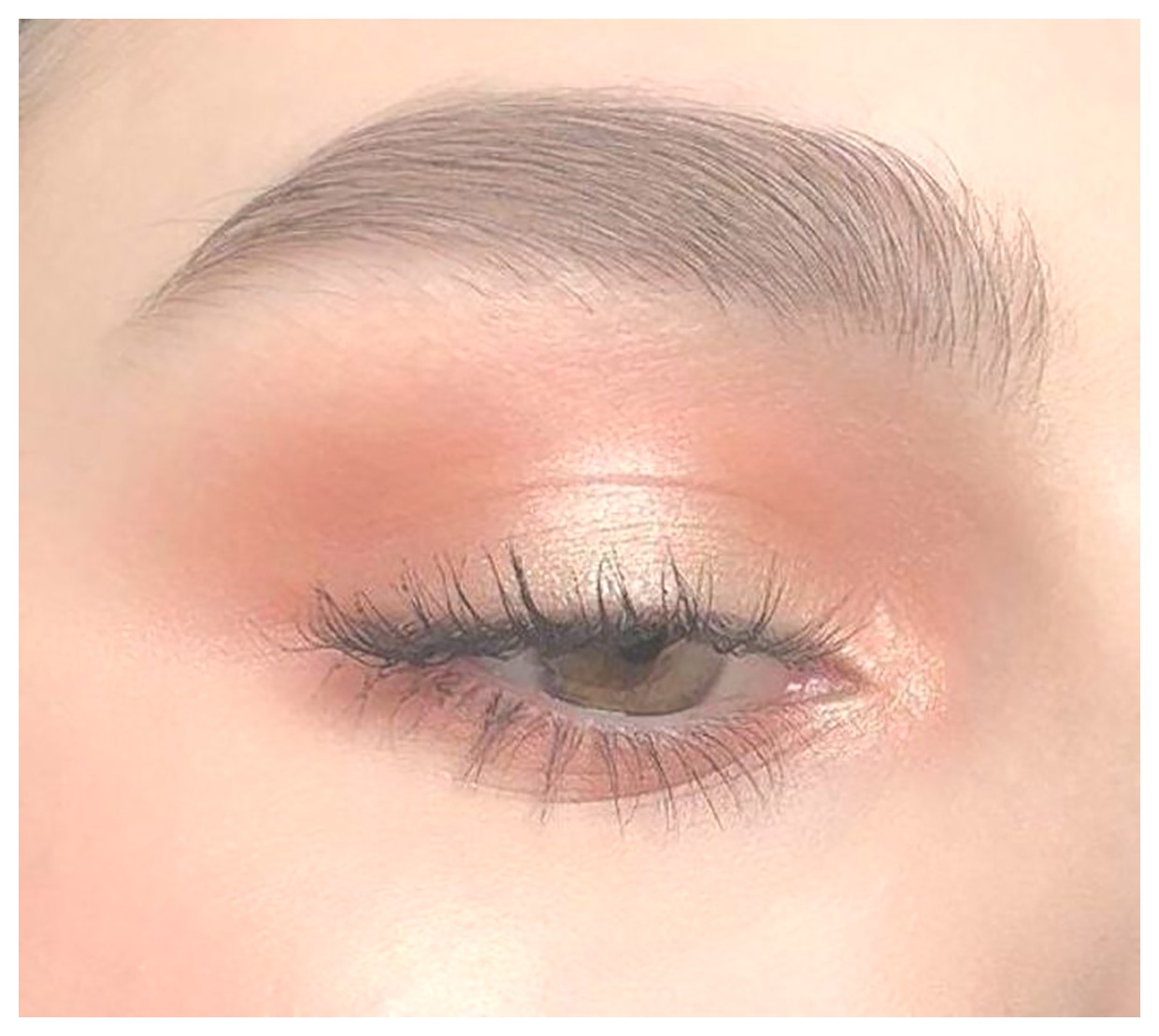 آرایش چشم ساده و جذاب: راهنمایی برای زیبایی بیشتر