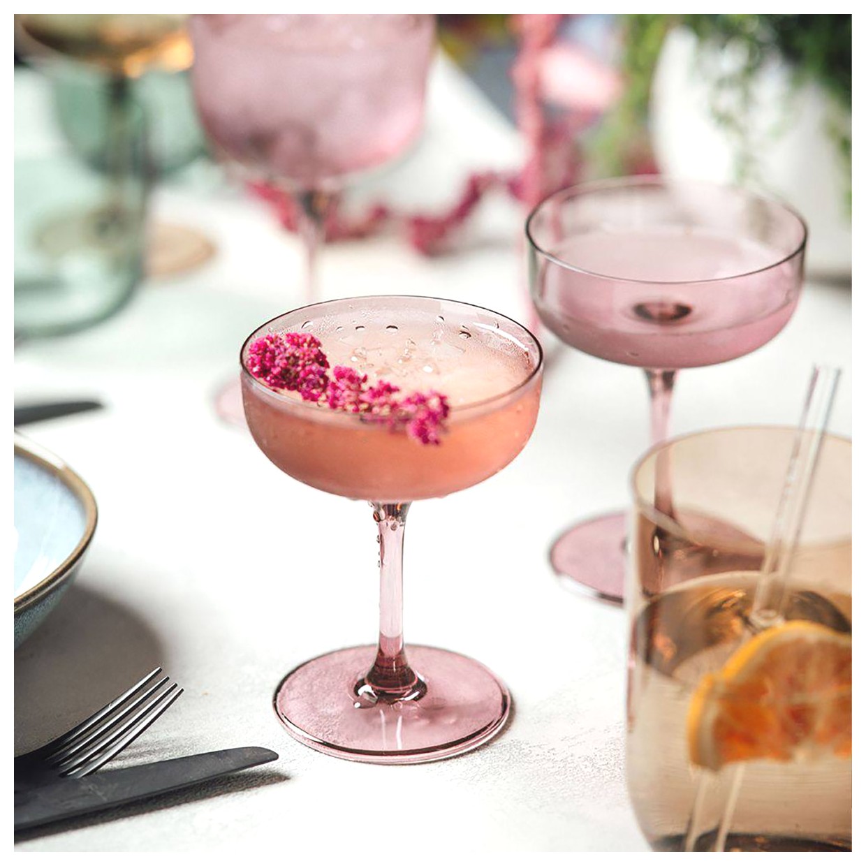 گلاس شربت شیک و زیبا | طراحی‌های منحصر به فرد برای نوشیدنی‌های تابستانی