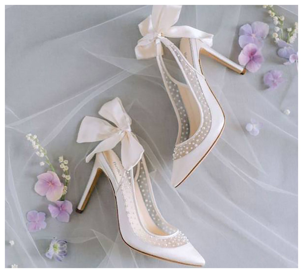 کفشهای سفید با پاپیون: انتخابی شیک و جذاب برای هر استایل