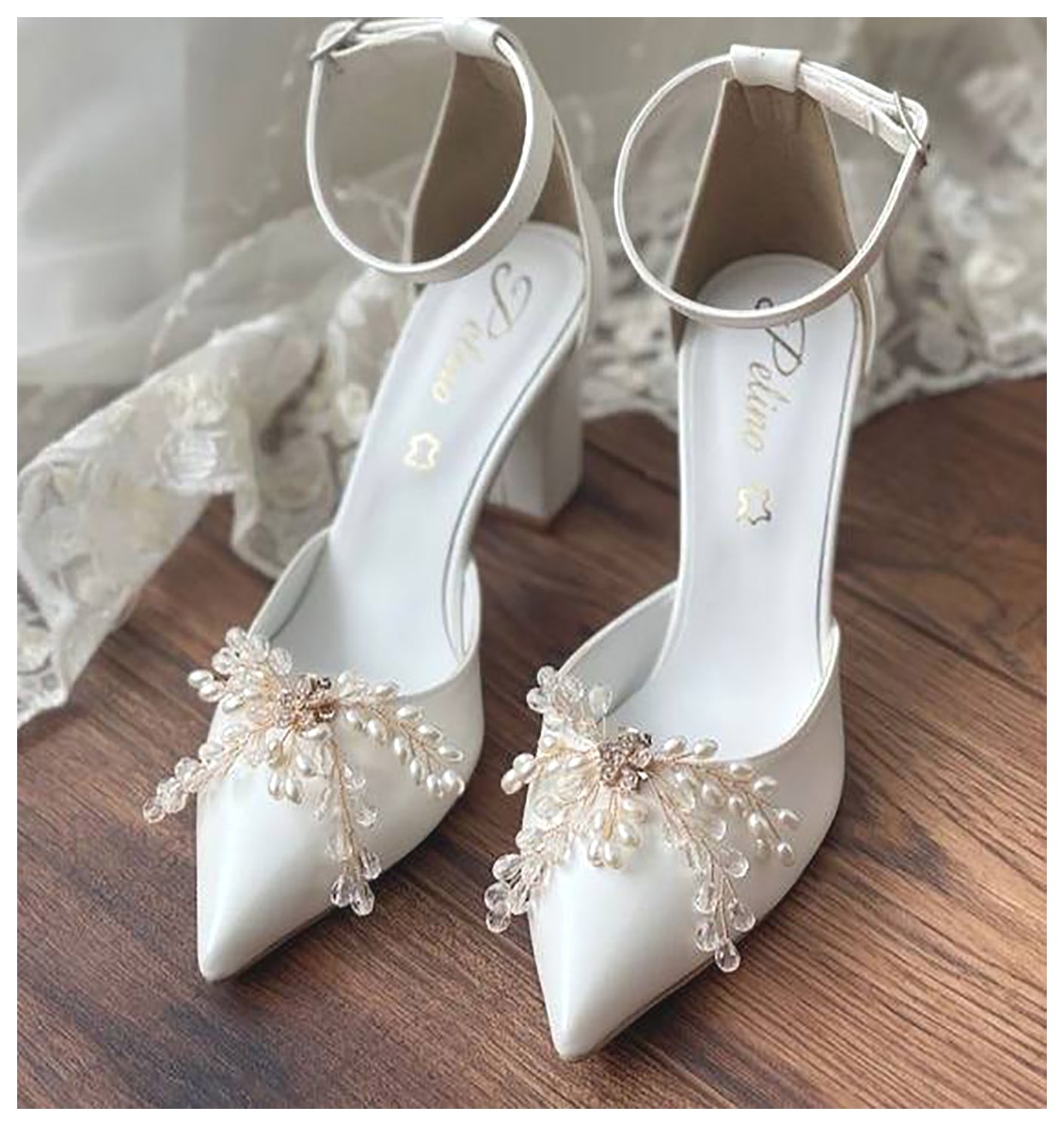 کفشهای سفید با پاپیون: انتخابی شیک و جذاب برای هر استایل