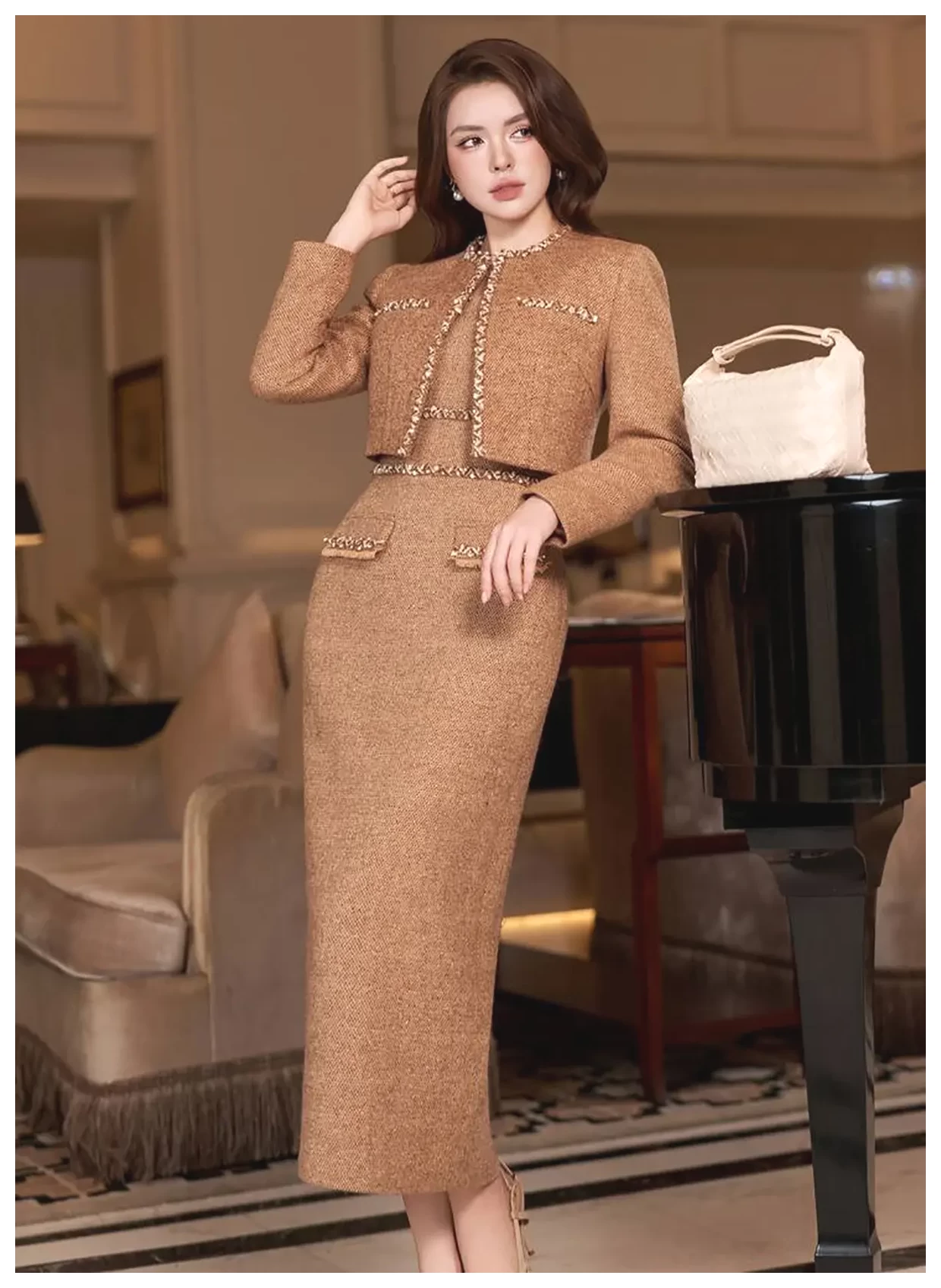 راهنمای انتخاب کت دامن: ۴ مدل زیبا و شیک برای استایل شما