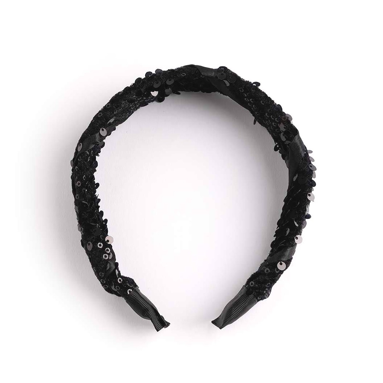 هدبند مروارید سیاه؛ زیبایی و جذابیت در هر لحظه