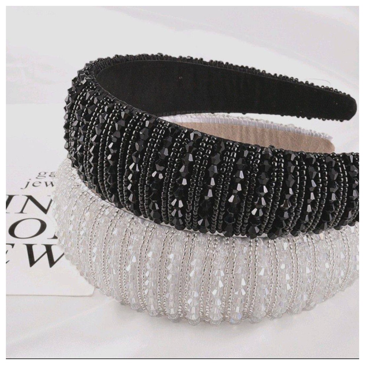 هدبند مروارید سیاه؛ زیبایی و جذابیت در هر لحظه