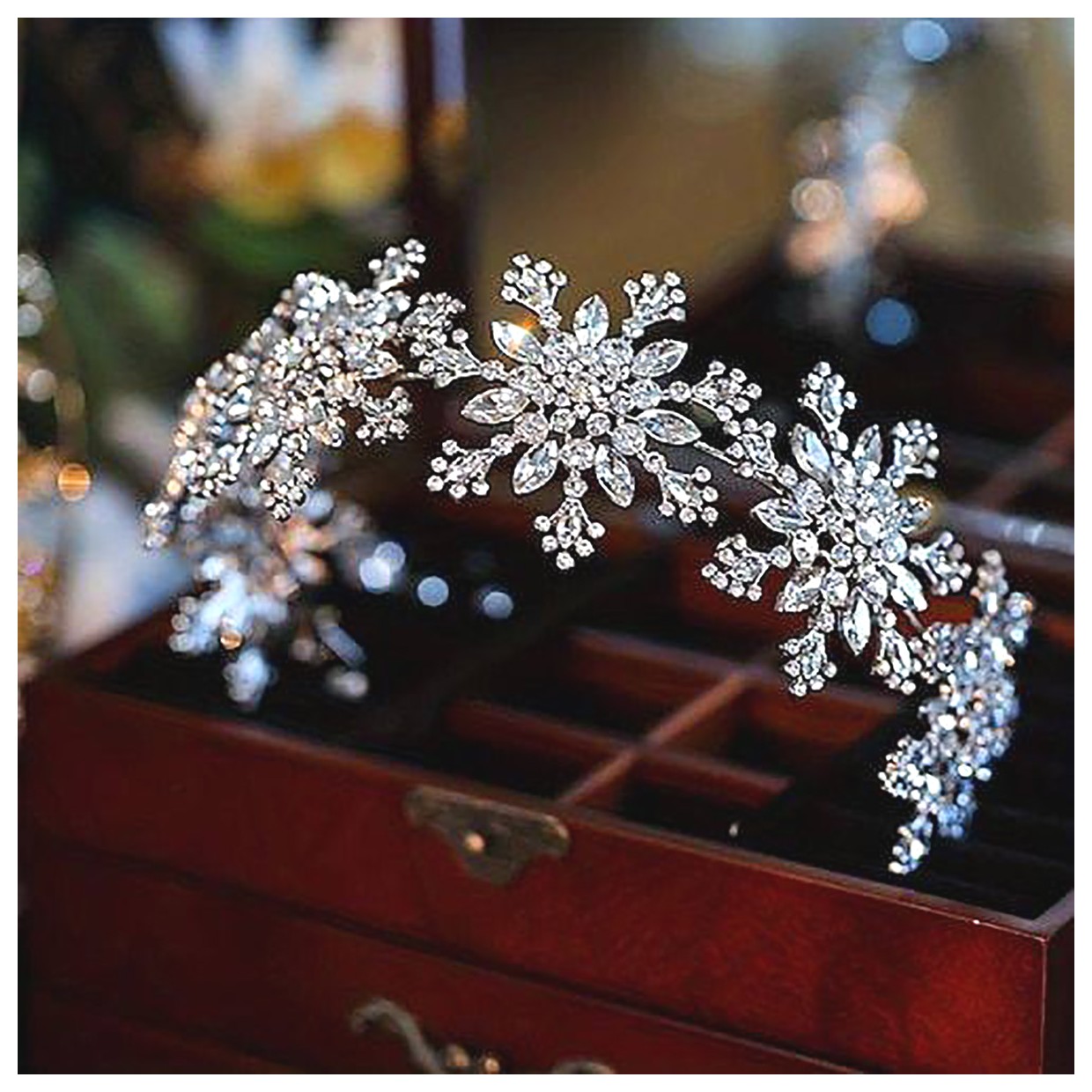 تاج عروسی: نماد زیبایی و شکوه در روز ویژه شما