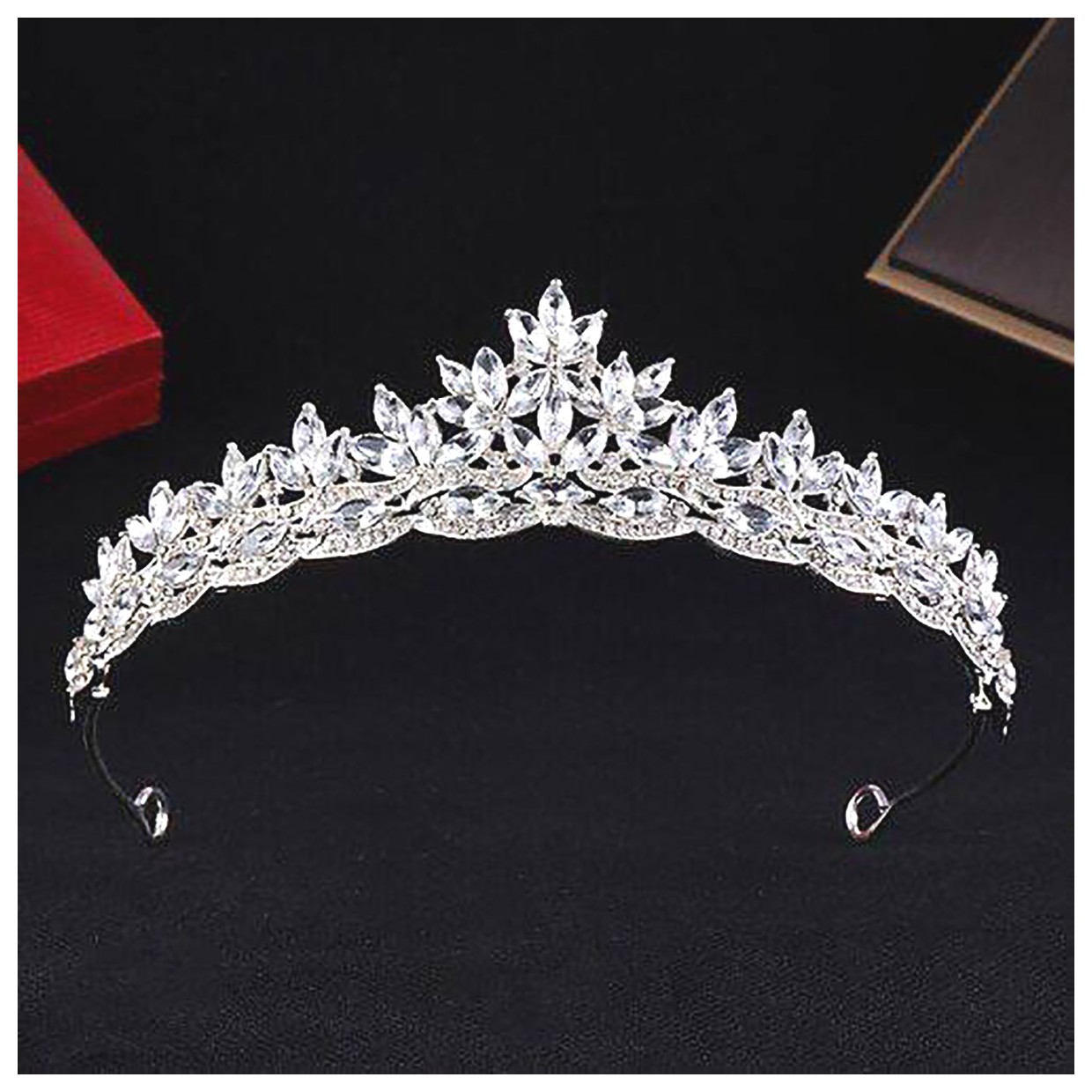 تاج عروسی: نماد زیبایی و شکوه در روز ویژه شما