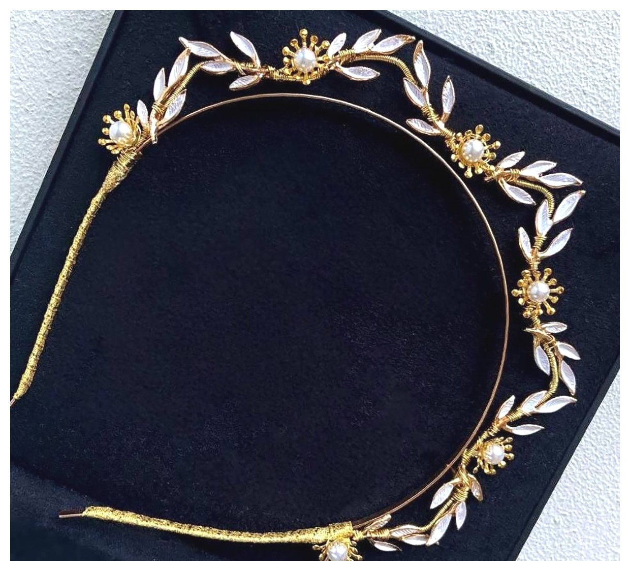 تاج عروسی: نماد زیبایی و شکوه در روز ویژه شما