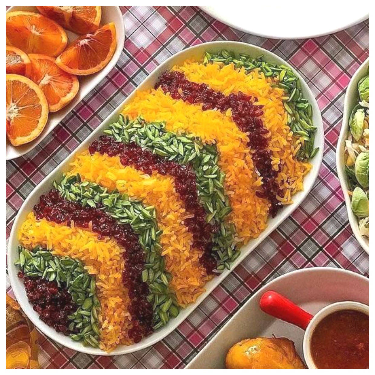 تزئین برنج مجلسی: ایده‌های زیبا و خلاقانه برای سفره‌های شما