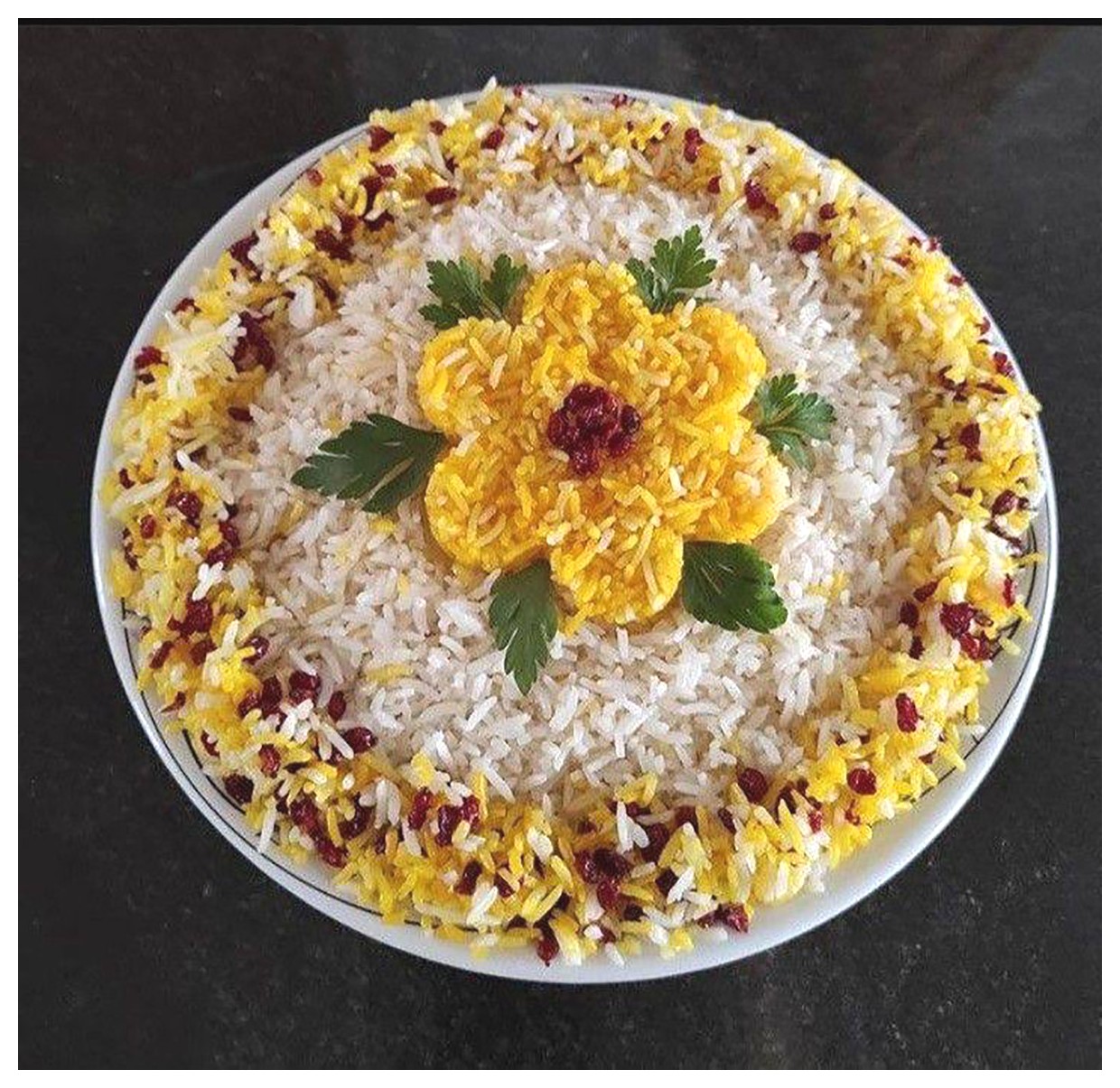 تزئین برنج مجلسی: ایده‌های زیبا و خلاقانه برای سفره‌های شما