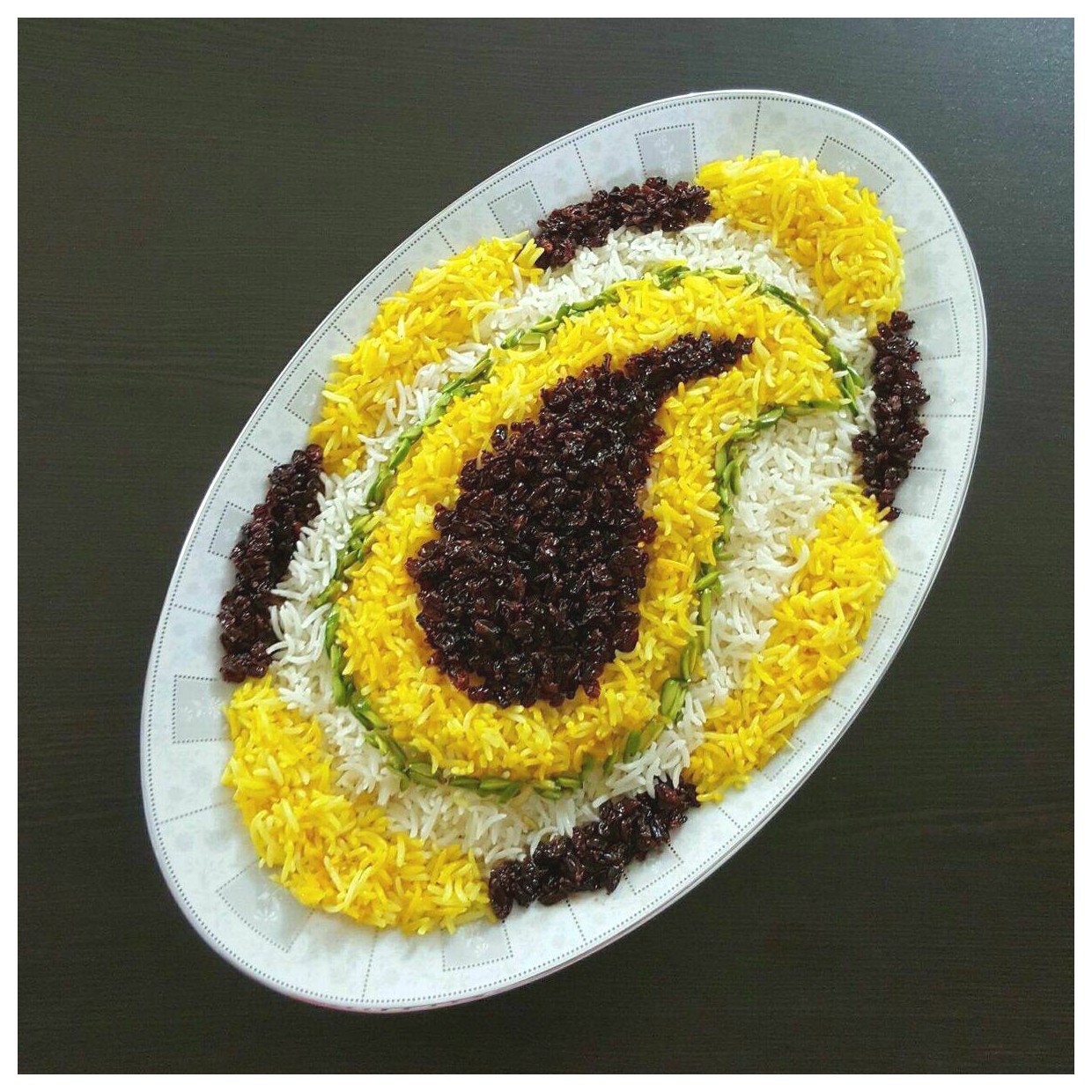 تزئین برنج مجلسی: ایده‌های زیبا و خلاقانه برای سفره‌های شما