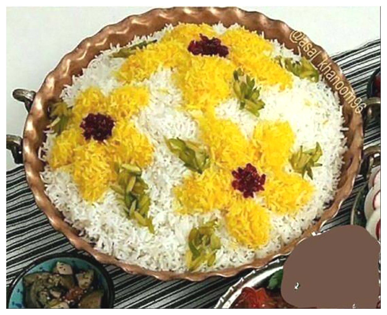 تزئین برنج مجلسی: ایده‌های زیبا و خلاقانه برای سفره‌های شما