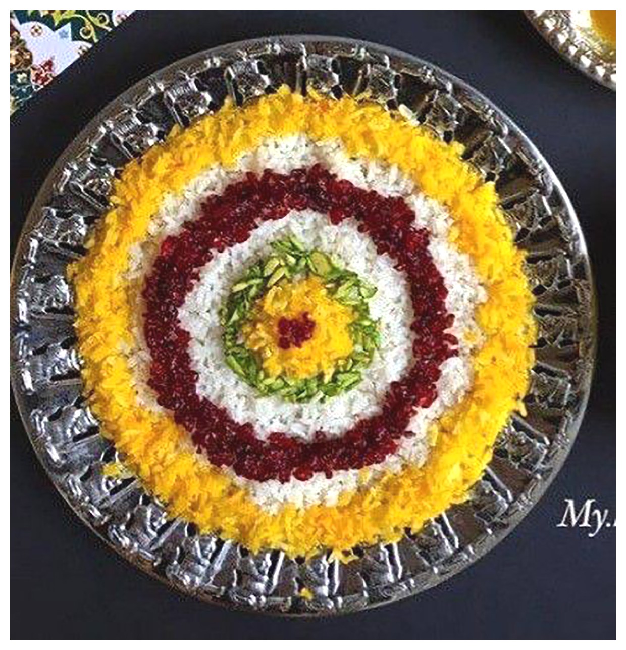 تزئین برنج مجلسی: ایده‌های زیبا و خلاقانه برای سفره‌های شما