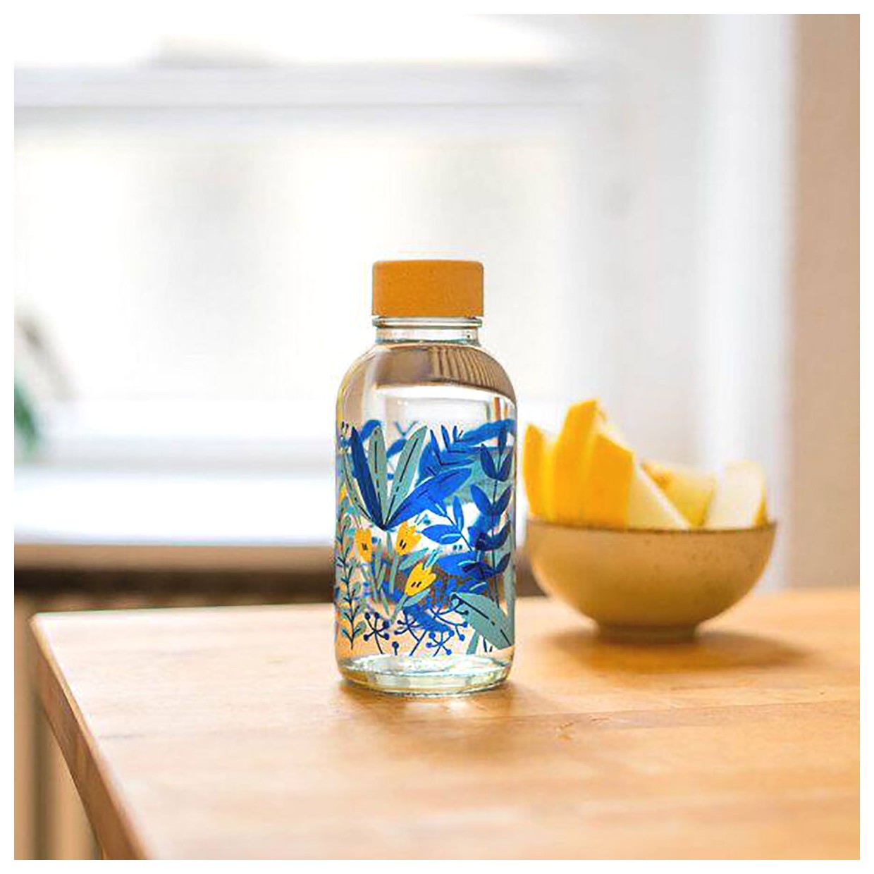 بطری آب شیشهای: انتخابی سالم و زیبا برای نوشیدنیهای شما