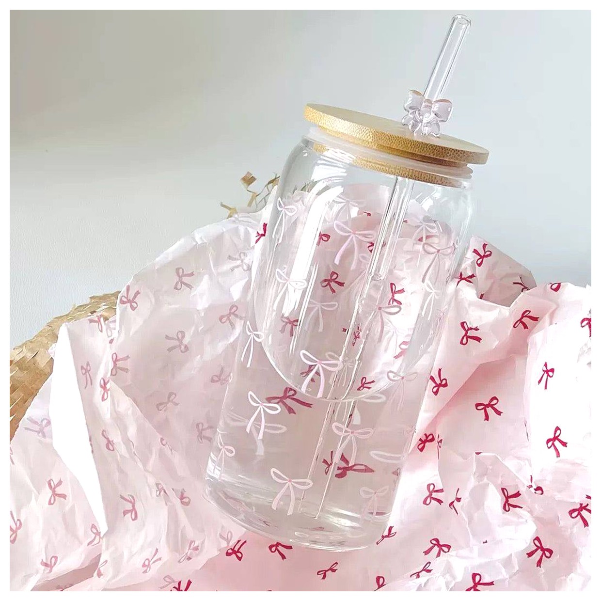 بطری آب شیشهای: انتخابی سالم و زیبا برای نوشیدنیهای شما