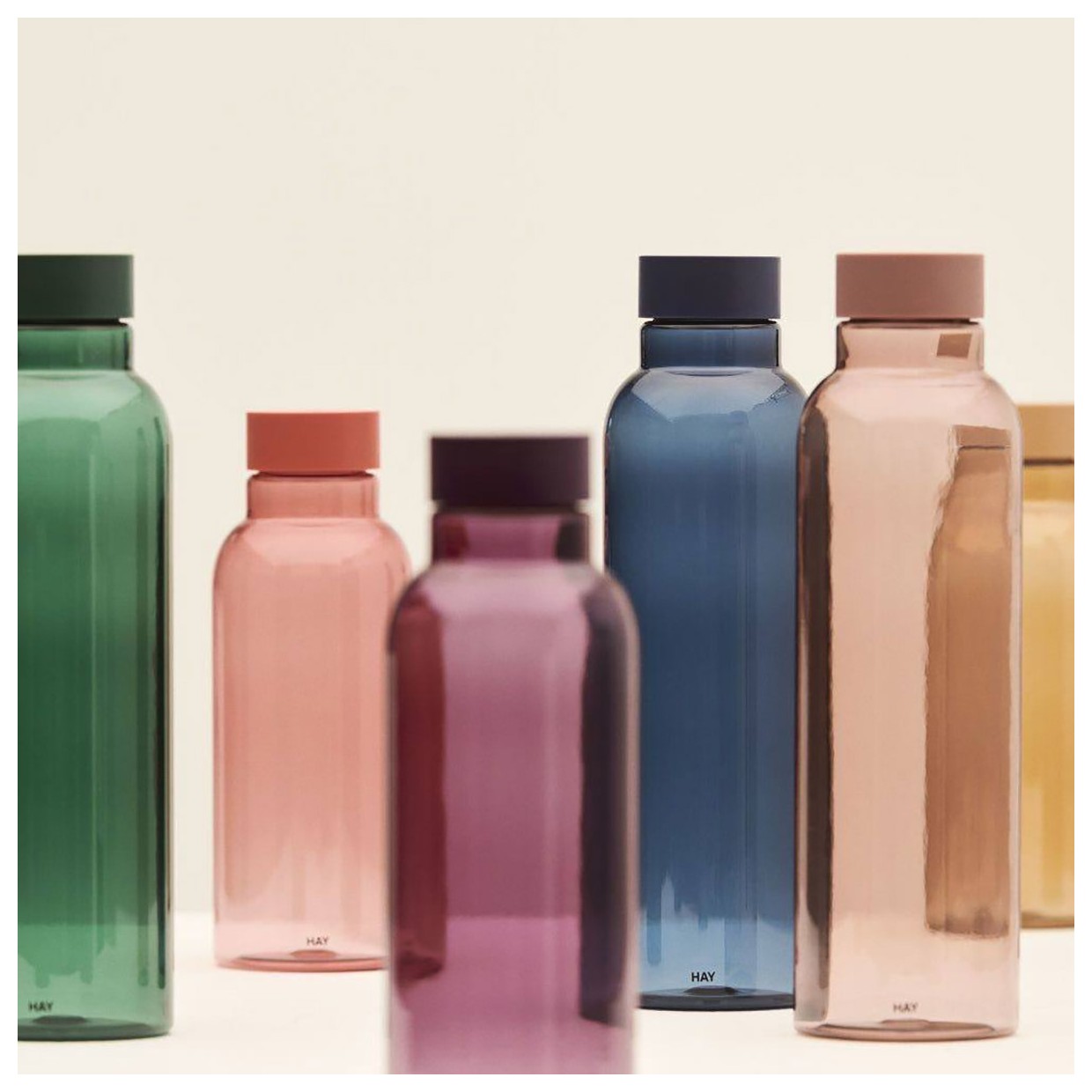 بطری آب شیشهای: انتخابی سالم و زیبا برای نوشیدنیهای شما