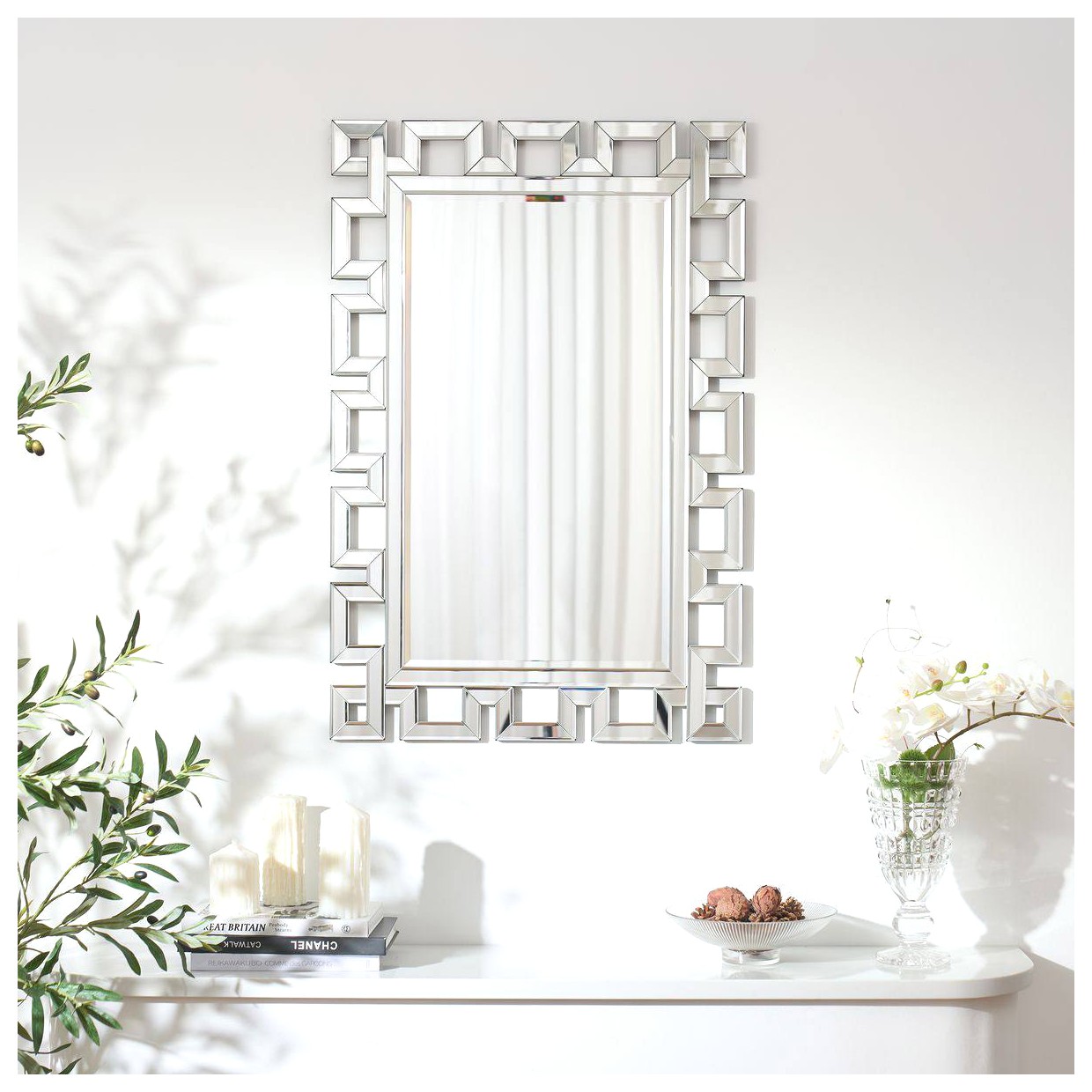 آینه کنسولی دیواری مدرن: طراحی شیک و کاربردی برای منزل شما